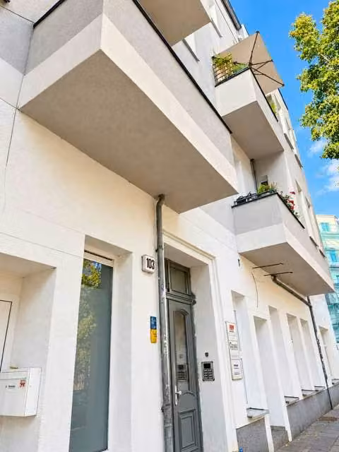 Quattro unità commerciali locate in Altbau a Weißensee