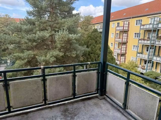 Spandau: Bilocale con grande balcone al terzo piano a Spandau